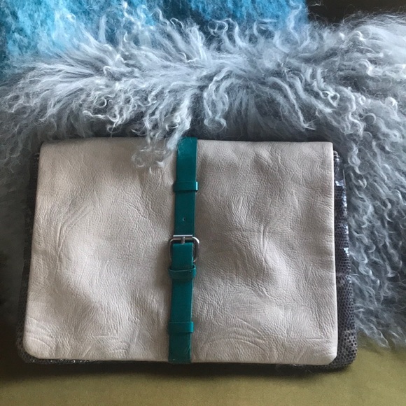 Zara Handbags - Zara clutch- like new!